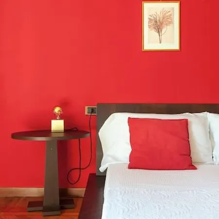 Apartment Sunshine-filled On Subway Milan