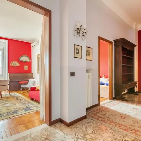 Sunshine-filled On Subway Apartment Milan
