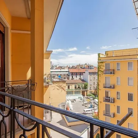 Sunshine-filled On Subway Apartment Milan