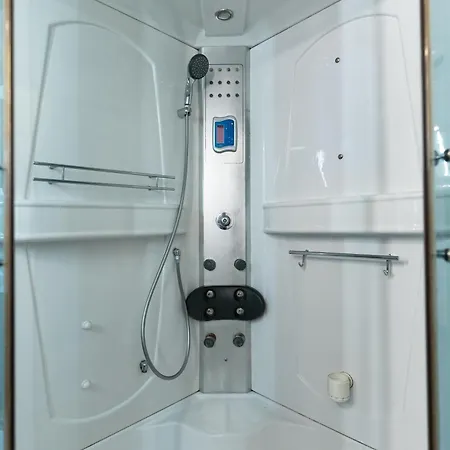 Guesthost -oronzo Washington