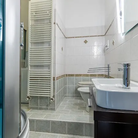 Guesthost -oronzo Washington