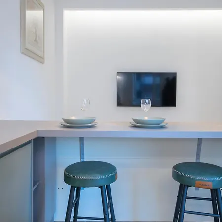 Xenia - Renovated In Navigli Area Milaan