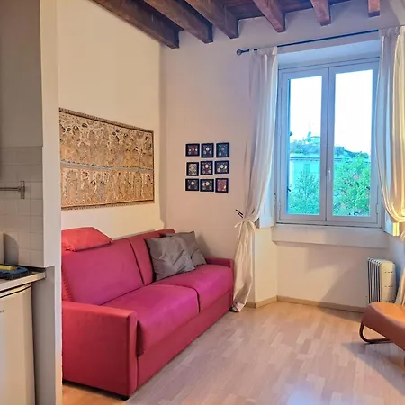 Apartment Tiny Conciliazione By Quokka 360 - 5 Stops From Cathedral *