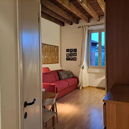 Tiny Conciliazione By Quokka 360 - 5 Stops From Cathedral Apartment *