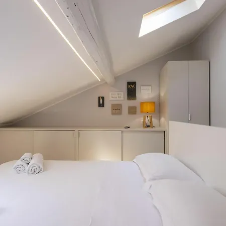 Ferrucci 1 Bedroom Attic In By Halldis 밀라노