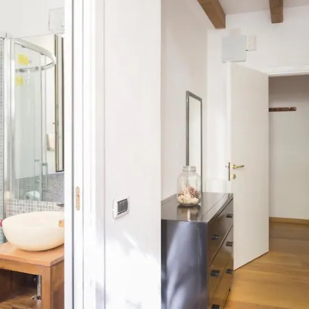 Wprelais Palm Fronds ميلان