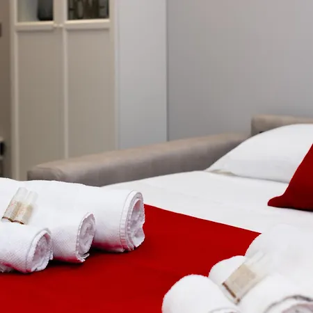 8 Min Duomo Metro Loreto 公寓
