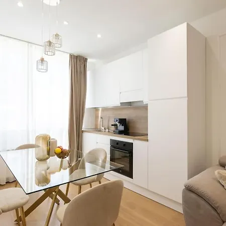 We - Prada Luxury Apartment Milan