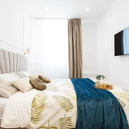 We - Prada Luxury Apartment Milan