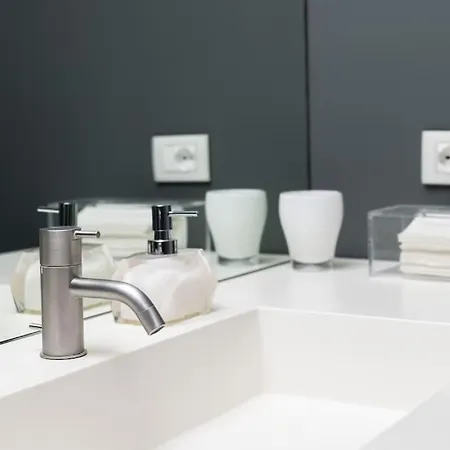 Business Travel Design - City Center Apartment *