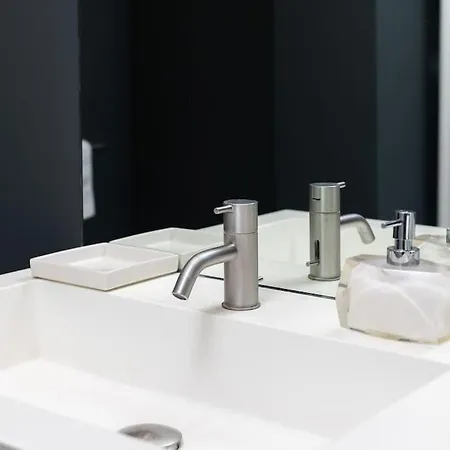 Business Travel Design - City Center Apartment