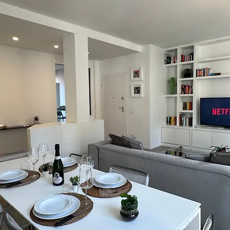 New Luxury Modern Flat In Center - Navigli/duomo * Milaan