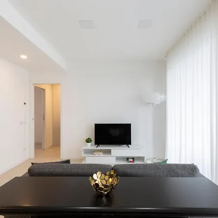Appartement Terminal Tower 601 - San Cristoforo M4 Milaan