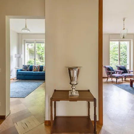 Classy Heritage Home, Center *