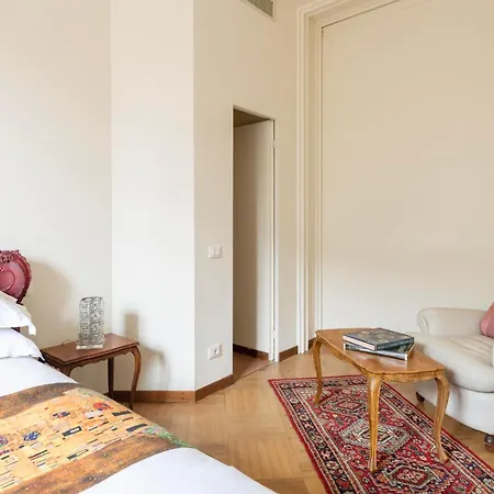 Classy Heritage Home, Center, 7 Guests ميلان