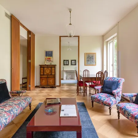 Classy Heritage Home, Center, 7 Guests ميلان