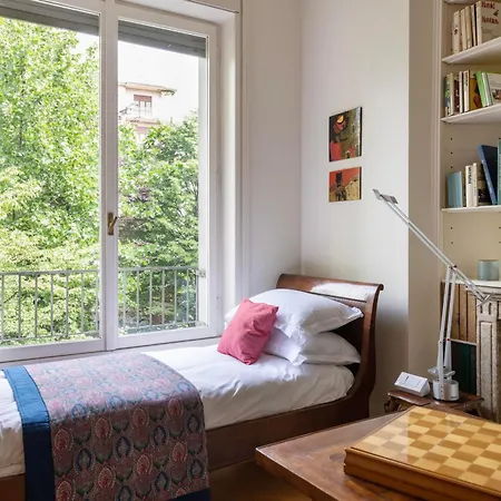 Classy Heritage Home, Center