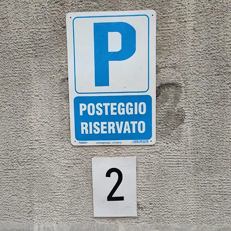 Bilocale 40 Mq Con Parcheggio Privato Milan