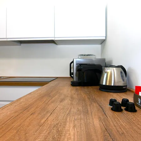 Fond. Prada-ieo Elegante Con Apartamento Milão