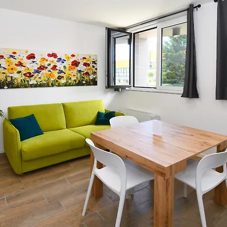 Fond. Prada-ieo Elegante Con