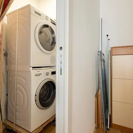 Moderno Bilocale In Zona Monumentale Milan