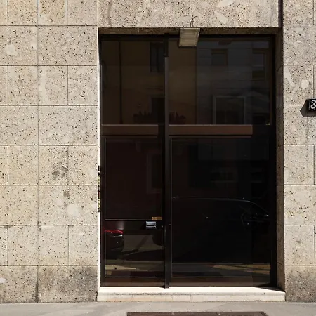 Moderno Bilocale In Zona Monumentale * Milan