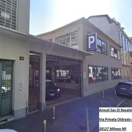 New Modern Flat 10 Minutes Walk From Station * Milano