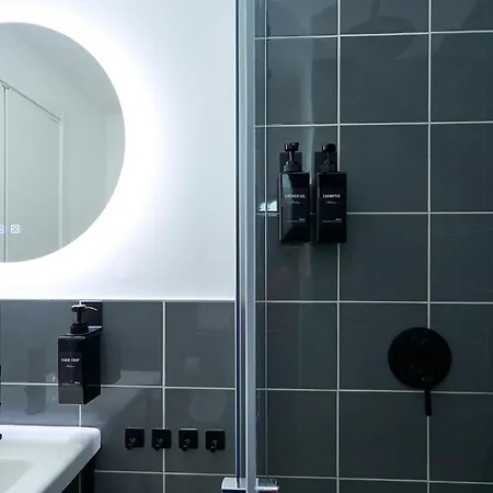 Duomo 10 Min - Cozy With Netflix & Wifi