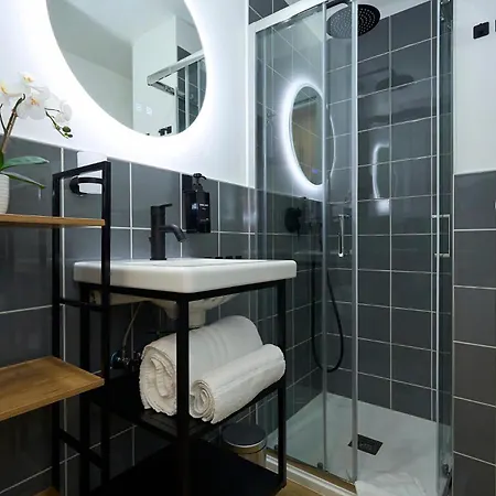 Duomo 10 Min - Cozy With Netflix & Wifi Apartament *