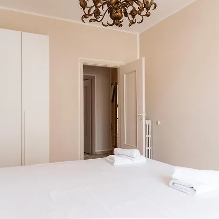 Casa Dali Via Venezian 14 Milan