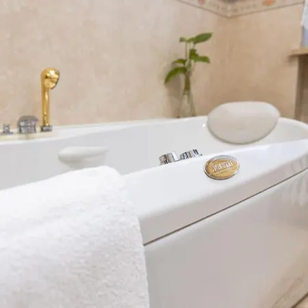 Ampia Oasi A Porta Venezia: Casa In Centro Milano