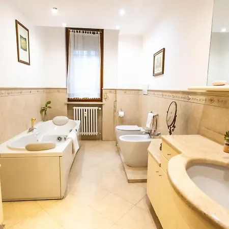 Ampia Oasi A Porta Venezia: Casa In Centro Lejlighed