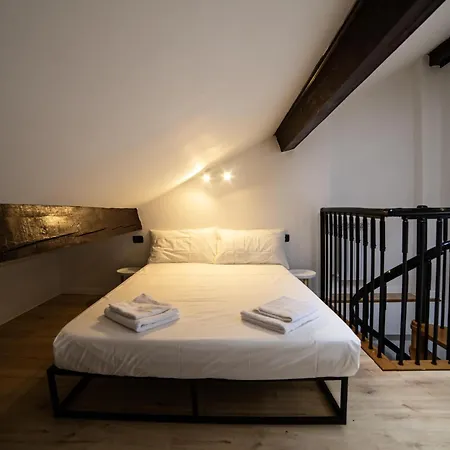 Casa Enea - Luxury House Navigli 아파트 밀라노