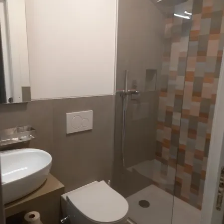 Apartment Corso Lodi 6 Milano Porta Romana - Bellissimo Nuovo Appartamento Con 2 Camere Da Letto E Due Bagni - Beautiful Newly Decorated 2 Bedrooms 2 Bathrooms With Free Parking Per Selected Qualifying Rate - Metro Subway Porta Romana 6 Minutes To Duomo Cathed Milan