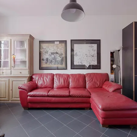 Appartamento De Angeli M1 - Colorful With Balcony!