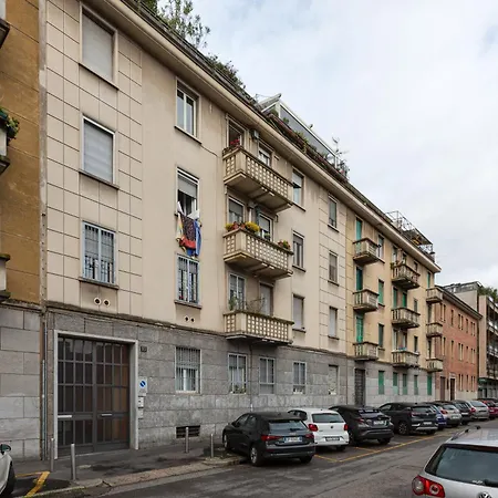 Apartment De Angeli M1 - Colorful With Balcony!