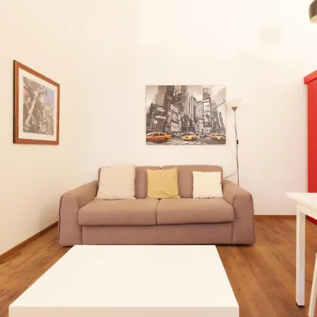 Апартаменты Guesthost - Modern 280m From Arco Della Pace!