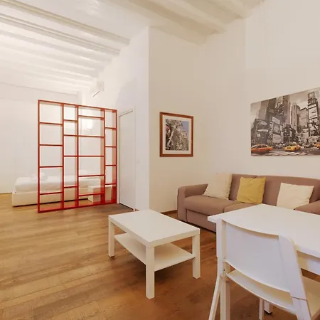 Modern 280m From Arco Della Pace!