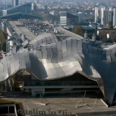 Charming City Lifefiera ميلان