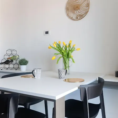 Lägenhet With Panoramic View Of And Public Free Parking Lot *