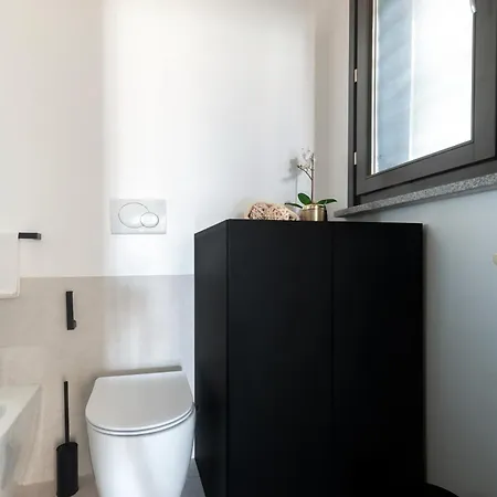 Lägenhet With Panoramic View Of And Public Free Parking Lot *