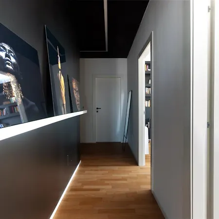 Lägenhet With Panoramic View Of And Public Free Parking Lot