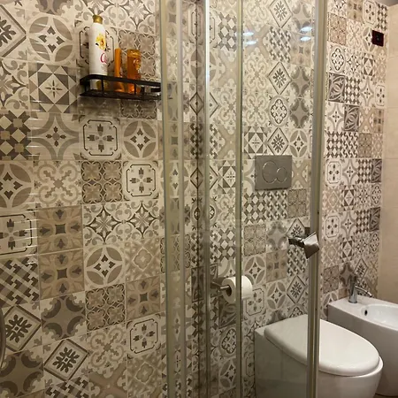 Regina In Verona - Sky Tv, Wifi E Breakfast Box Milan