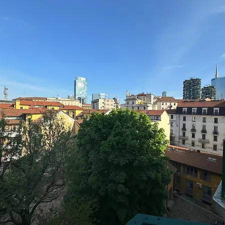 New With Balcony, Isola Bosco Verticale