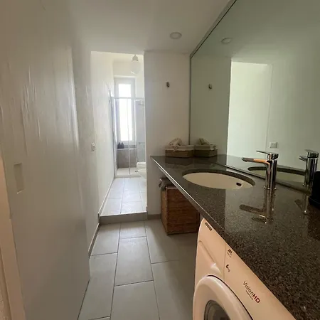 New With Balcony, Isola Bosco Verticale