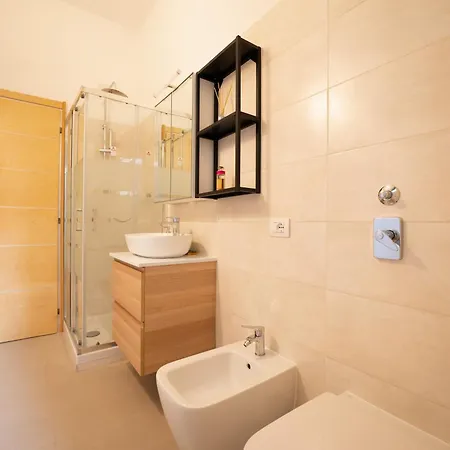 דירה Exclusive 2-bedroom House Next To Duomo Cathedral מילאנו