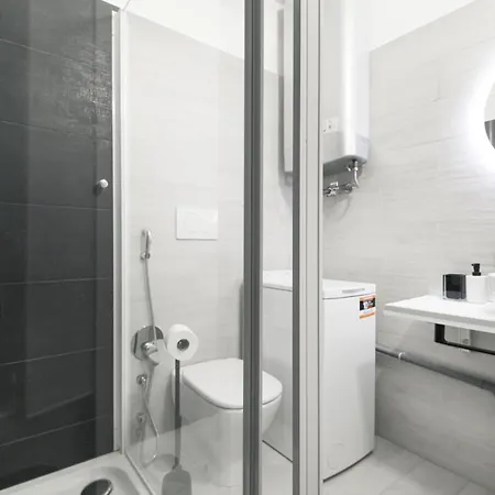 Easylife - - Torriani 22 - Milán