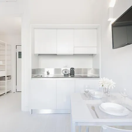 Easylife - - Torriani 22 - Milán