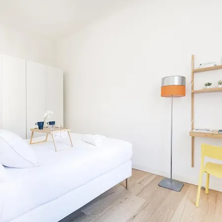 Easylife-luminoso In Zona Garibaldifs