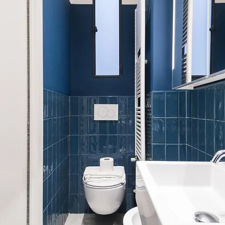 Easylife-luminoso In Zona Garibaldifs